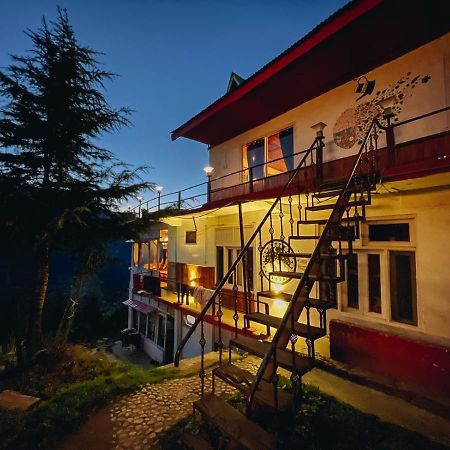 Firgun Chapter Shoja Hostel Bagian luar foto