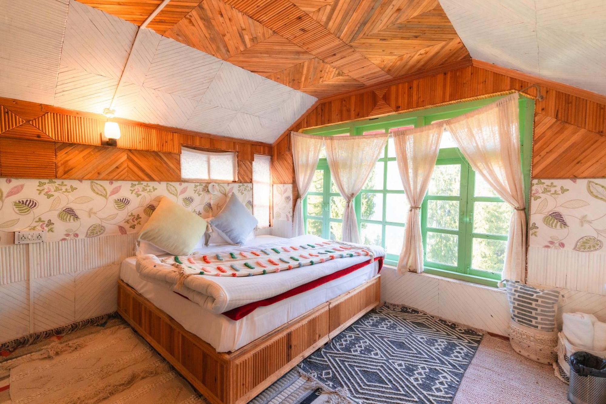 Firgun Chapter Shoja Hostel Bagian luar foto