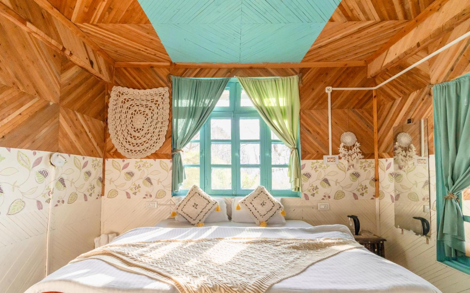 Firgun Chapter Shoja Hostel Bagian luar foto