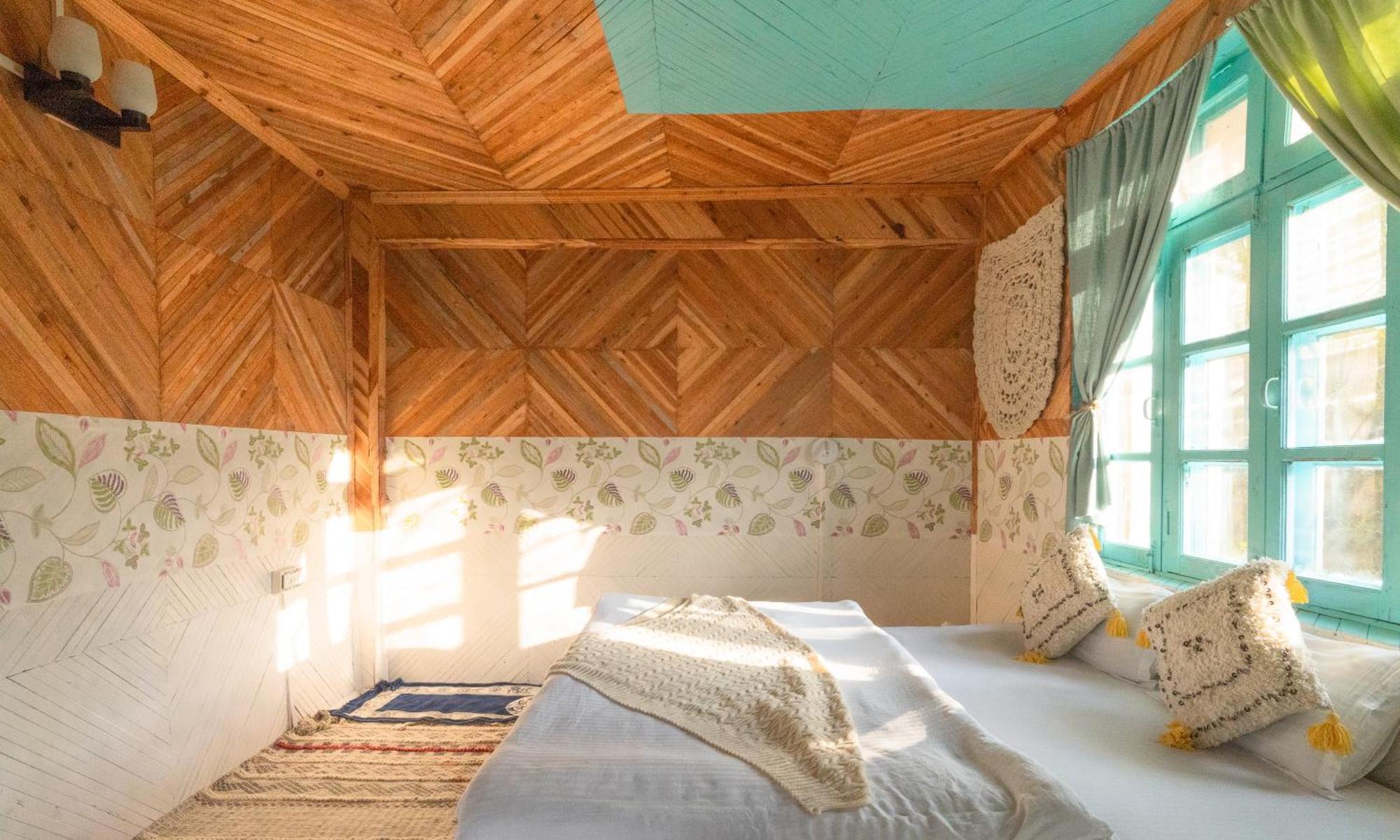 Firgun Chapter Shoja Hostel Bagian luar foto