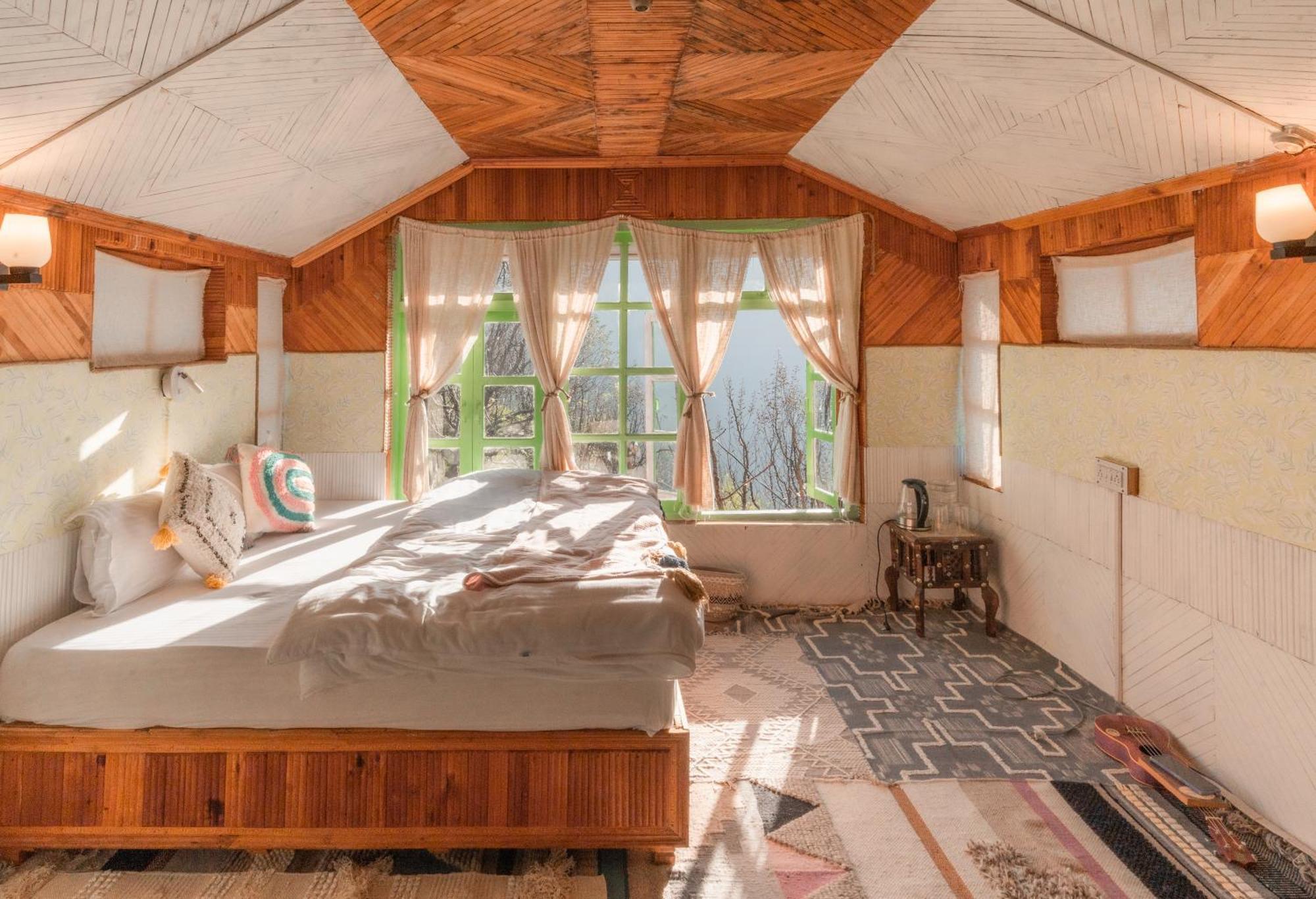 Firgun Chapter Shoja Hostel Bagian luar foto