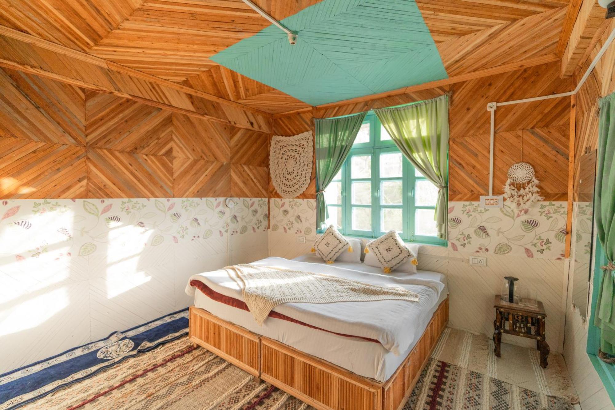 Firgun Chapter Shoja Hostel Bagian luar foto