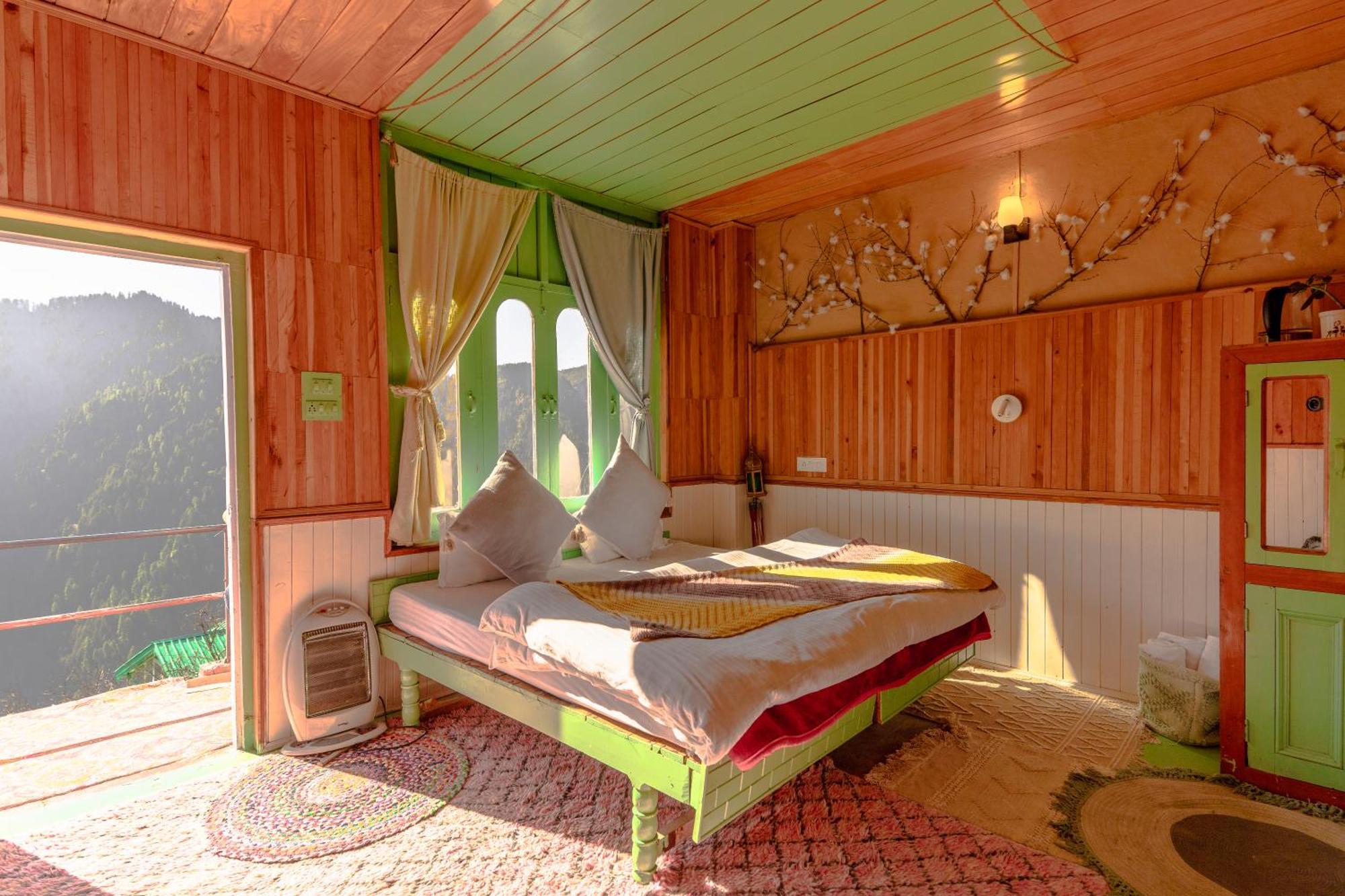 Firgun Chapter Shoja Hostel Bagian luar foto