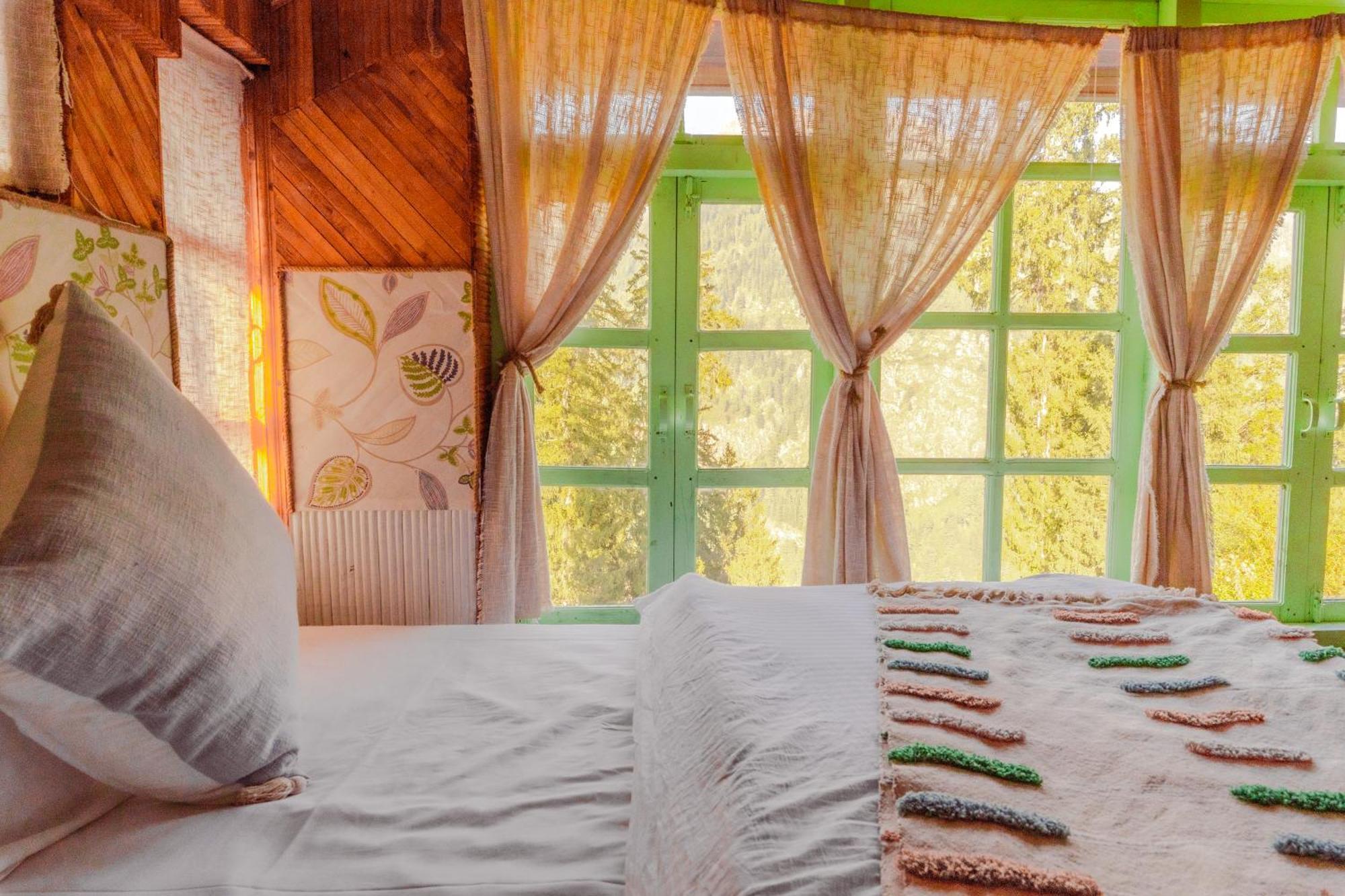 Firgun Chapter Shoja Hostel Bagian luar foto