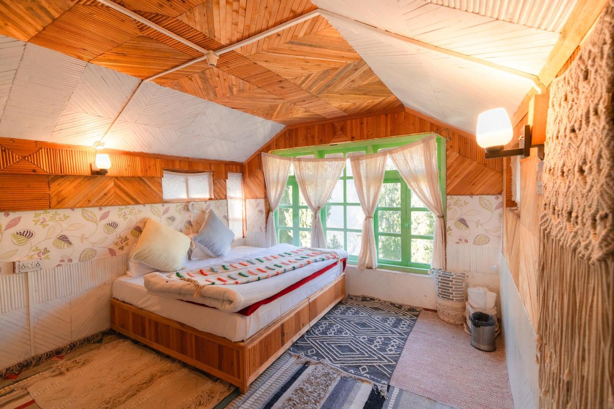 Firgun Chapter Shoja Hostel Bagian luar foto