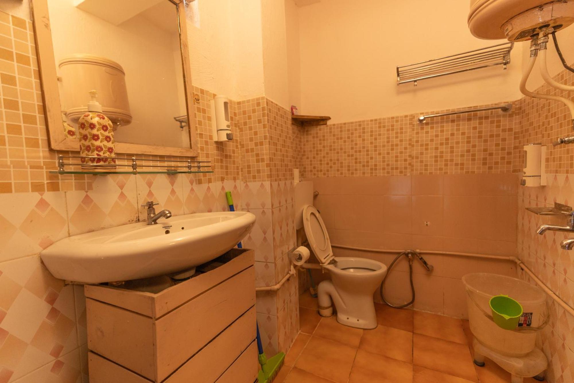 Firgun Chapter Shoja Hostel Bagian luar foto