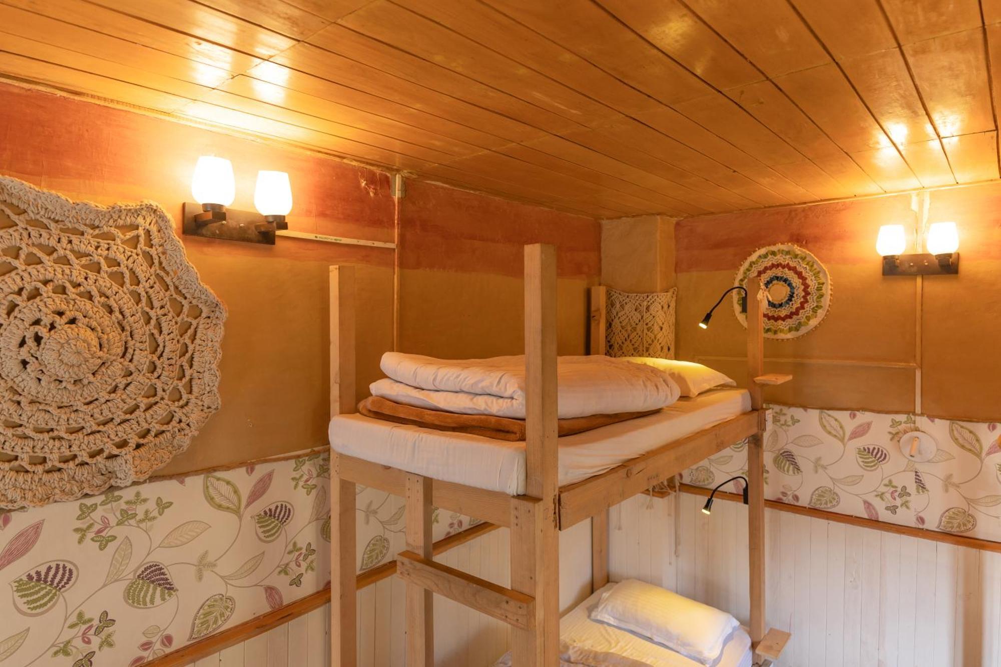 Firgun Chapter Shoja Hostel Bagian luar foto