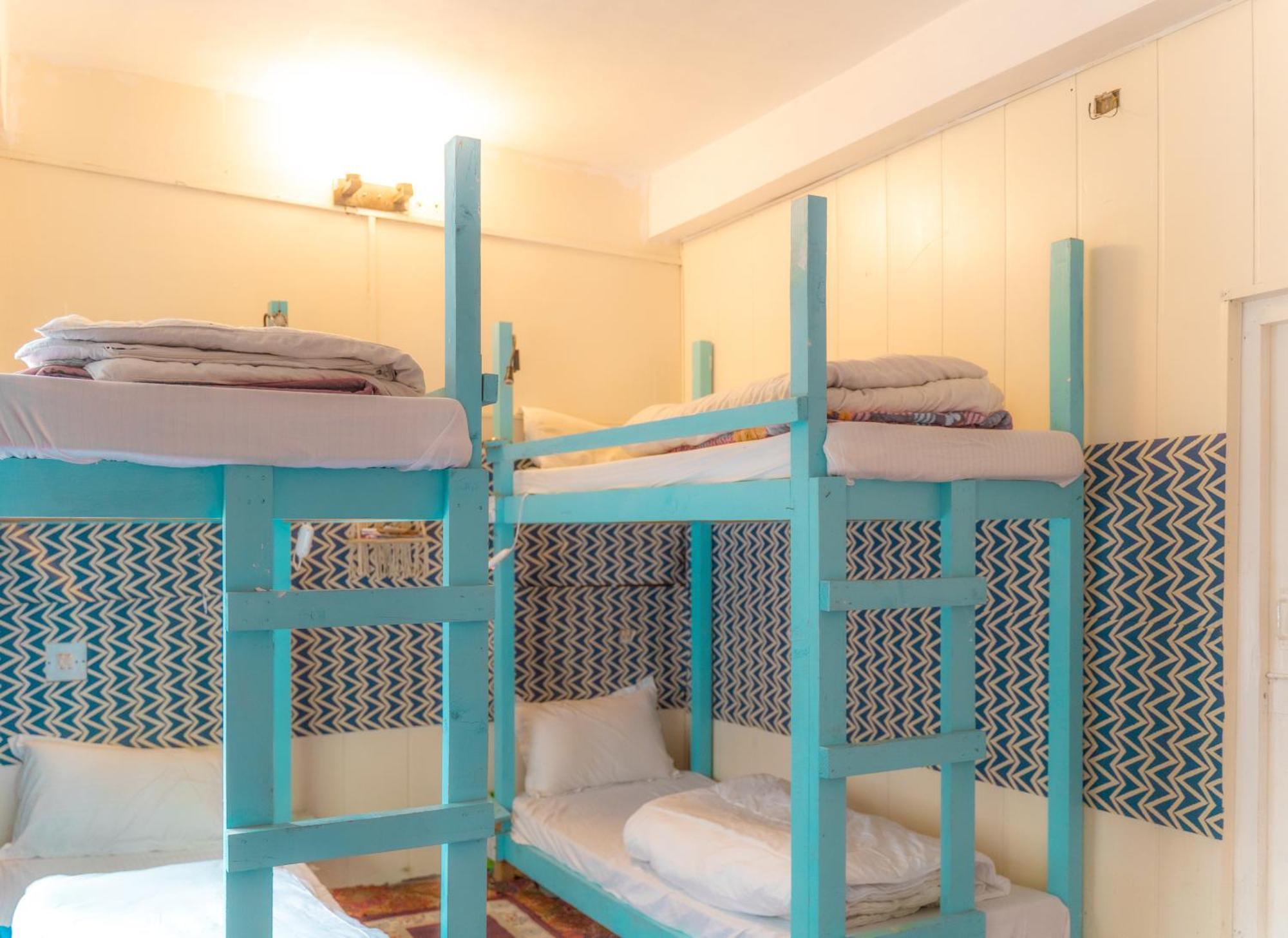 Firgun Chapter Shoja Hostel Bagian luar foto